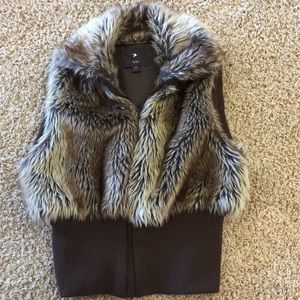 Forever 21 VGUC fauxfur vest/zipper/ribbed sweater
